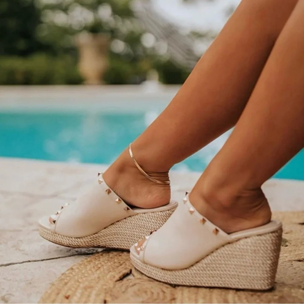 Marc Fisher Synergy Faux Suede Metallic Studded Slide Sandal Tan Suede Size 9.5